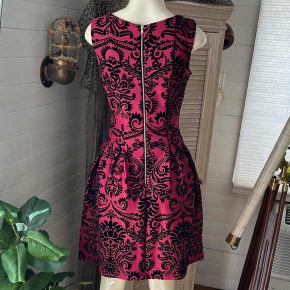 Gabby Skye Black & burgundy Patterned Fit & Flare Dress – Size 6 - Picture 6 of 8